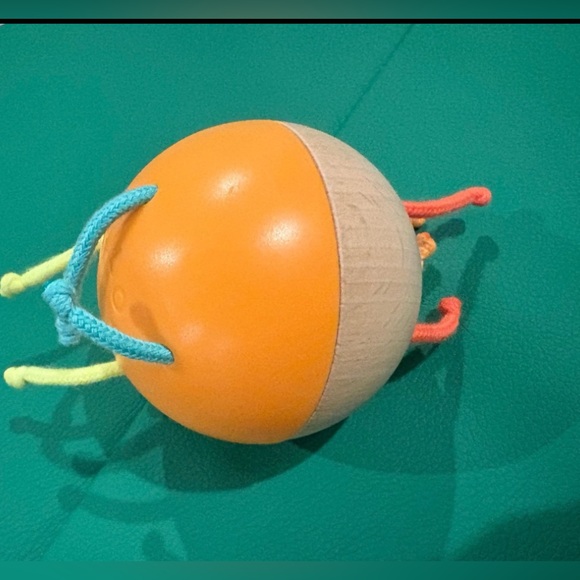 Lovevery 9-10M Montessori Toys and Guide. In great like new condition - Picture 4 of 14